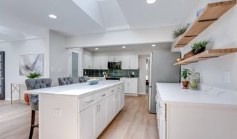8702 PAPPAS Way, Annandale, VA 22003