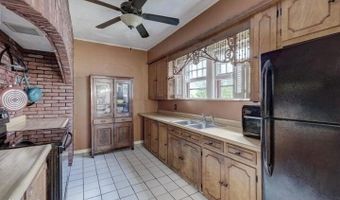 1418 Cleveland Ave, Baxter Springs, KS 66713