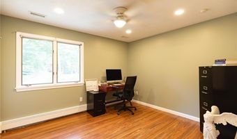 20 Lincoln Dr, North Smithfield, RI 02896