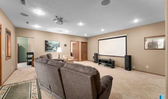 608 N Riverwood Cir, Brandon, SD 57005