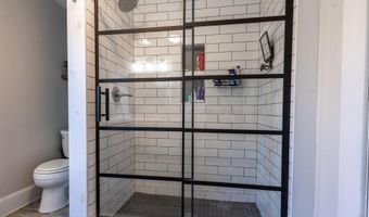 120 W Locust St, Aurora, MO 65605