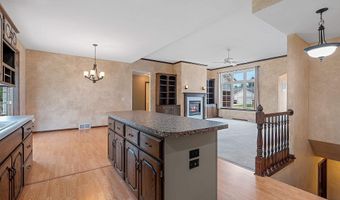 923 W WINDTREE Dr, Appleton, WI 54914