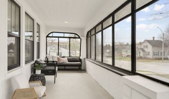 903 N Vail Ave, Arlington Heights, IL 60004