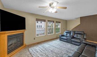 1046 10th Ave NW, Altoona, IA 50009