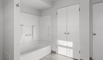 701 E LONGVIEW Dr, Appleton, WI 54911