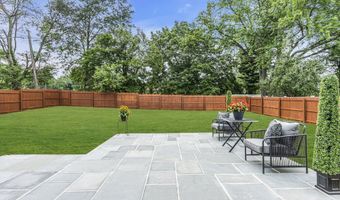 41 Avondale Ln, Aberdeen, NJ 07747