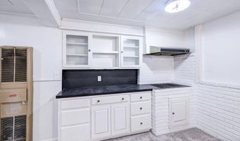 102 Highland Dr, Arkansas City, KS 67005