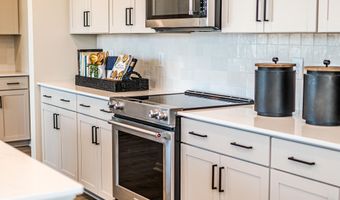 913 Peckham Lp, Aberdeen, NC 28315
