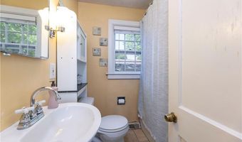 43 Flintstone Rd, Narragansett, RI 02882