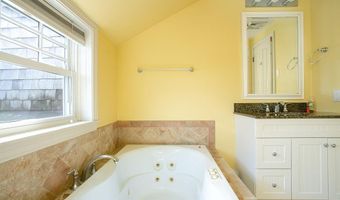 1 Seaview Ave 4, Newport, RI 02840