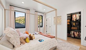 348 E HIDDEN LAKE Dr, Bountiful, UT 84010