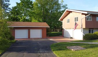 826 EASTVIEW Dr, Antigo, WI 54409