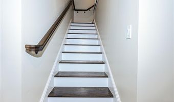 24 Anthony St, Newport, RI 02840