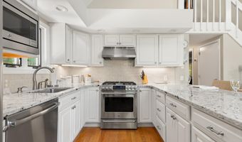114 Shore Dr N, Bridgewater, NH 03222