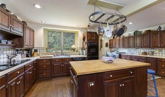 28 Newport St, Jamestown, RI 02835