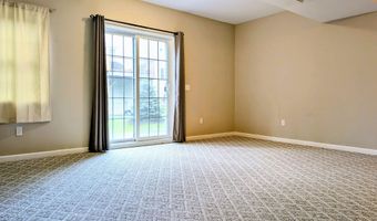 15 Old Oak Dr 15, Brookfield, CT 06804