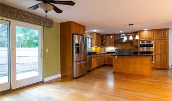 91 Inez St, Narragansett, RI 02882