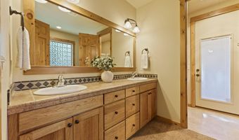 60826 Goldenwood Loop, Bend, OR 97702