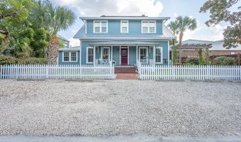 111 4th St, Apalachicola, FL 32320