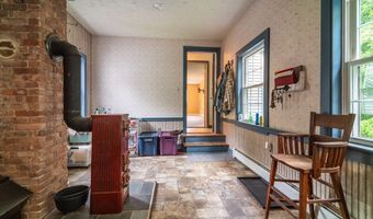 53 Henry St, Amherst, MA 01002