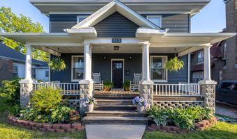 120 W Locust St, Aurora, MO 65605