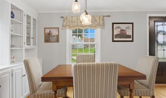 27 Old Meadow Ln, Cumberland, RI 02864