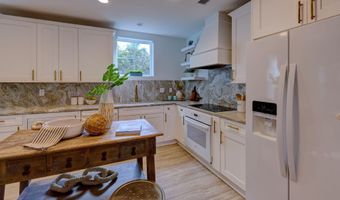 50 BEACH COTTAGE Ln, Atlantic Beach, FL 32233