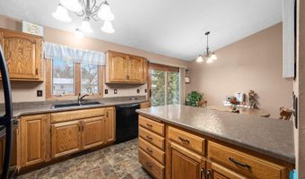 116 W Birchwood Dr, Brandon, SD 57005