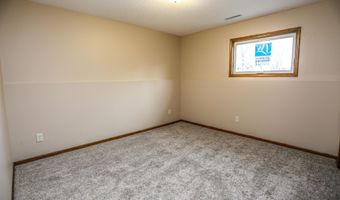 2203 N STATE St, Aberdeen, SD 57401