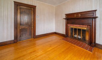 744 Hammond St, Bangor, ME 04401