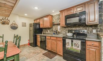 216 Main St, Middletown, NJ 07748