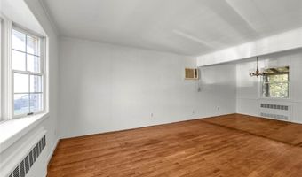 65 Grant Ave, Albertson, NY 11507