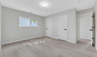 5 Mast Dr, Barnegat, NJ 08005