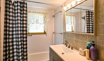 852 Pequawket Trl, Baldwin, ME 04091