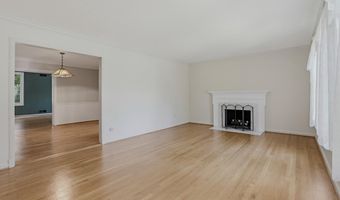 7607 MARYKNOLL Ave, Bethesda, MD 20817