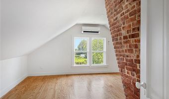 84 Rodman St, Narragansett, RI 02882