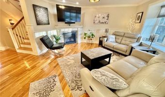 20 Robert Ave, Warwick, RI 02818