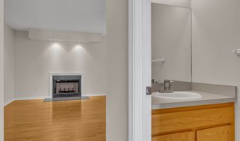 20 Lakeview Dr 20, Branford, CT 06405