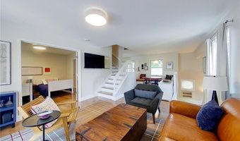 364 Bellevue Ave 5A, Newport, RI 02840