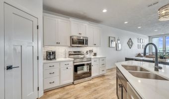 570 Linden Dr, Arnolds Park, IA 51331