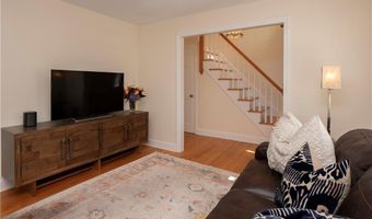 14 Lee Ave, Newport, RI 02840