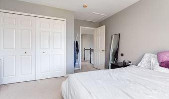 9 Lake Plumleigh Ct, Algonquin, IL 60102