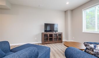 7000 Lake Ridge Ave 4, Des Moines, IA 50320