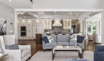 1 Stoneridge Dr, Albany, NY 12211