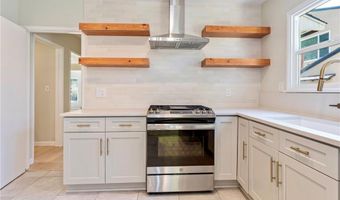 1956 N Roosevelt, Altadena, CA 91001