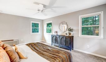 8402 CAMDEN St, Alexandria, VA 22308