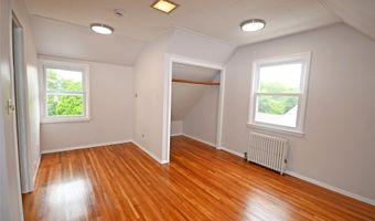 57 Netherwood Dr, Albertson, NY 11507