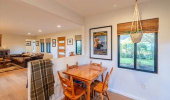 390 4TH St SW, Bandon, OR 97411