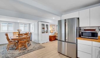 375 E BARNEGAT Ave, Bayville, NJ 08721