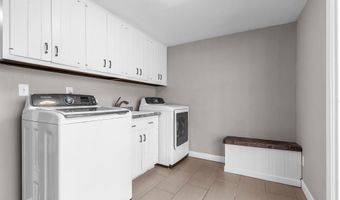 11 HILLTOP Ct, Appleton, WI 54914